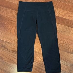 Athleta  20 inch cropped yoga pants